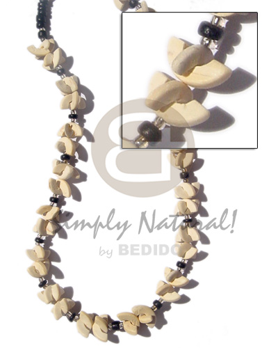 coco half moon w. black Pokalet/glass beads - Coco Necklace