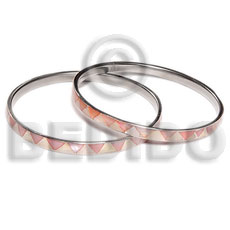 laminated hammershell nat. white/pink zigzag alt. in 5mm stainless metal / 65mm in diameter / price per piece - Inlaid Metal Bangles