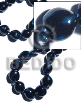 16 pcs. of kukui nuts in  black high polished paint gloss color blue/violet / cats eye - Kukui Lumbang Nuts Beads