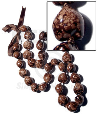 32 pcs. of kukui nuts in high polished paint gloss marbleized brown/beige combination  in matching ribbon /lei / 36in - Leis