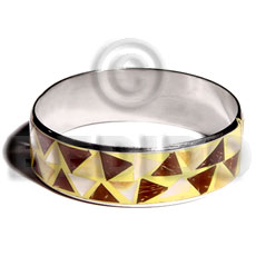 laminated inlaid crazy cut banana bark  shell in  3/4 in  stainless metal / 65mm in diameter - Resin Bangles