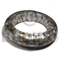 chunky bangle  blacklip blocking /back to back  shell / ht= 22mm inner diameter = 65mm thickness 17mm - Resin Bangles