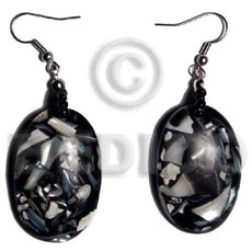 dangling 36mmx24mm oval laminated troca chips in black resin - Resin Earrings