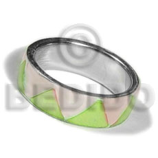 inlaid hammershell in stainless 10mm metal ring / lime green and nat. white combination - Rings