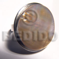 big accent haute hippie round 33mm / adjustable metal ring  flat edges/  polished brownlip shell - Rings