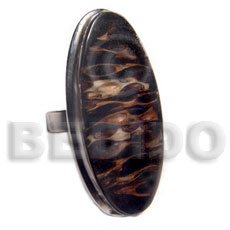 big accent haute hippie oval 43mmx22mm / adjustable metal ring  flat edges /  laminated ypilypil leaves in black resin - Rings