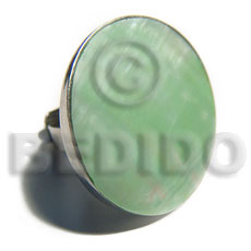 big accent haute hippie round 30mm / adjustable metal ring/  polished pastel green hammershell - Rings