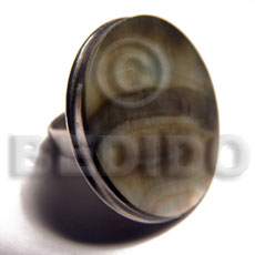 big accent haute hippie round 30mm / adjustable metal ring  extended flat edges/  laminated blacklip shell - Rings