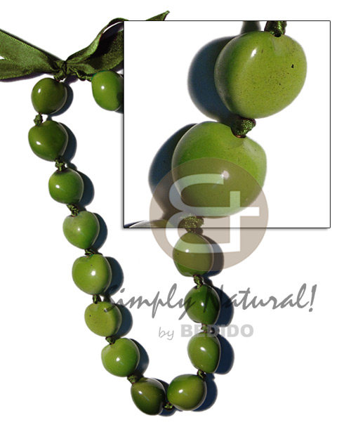 kukui nuts  / in graduated painting color avocado green ( 16 pcs. ) / adjustable ribbon - Seeds Necklace
