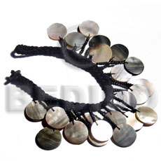 Dangling 18mm round blacklip in Shell Bracelets