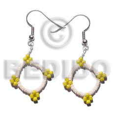dangling white clam / glass beads combination - Shell Earrings