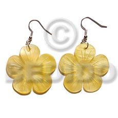 dangling 30mmx30mm yellow flower hammershell - Shell Earrings