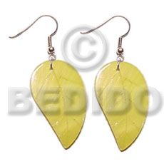 dangling 35mmx30mm yellow hammershell leaves - Shell Earrings