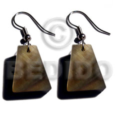 dangling 18mmx14mm pyramid blacklip  black 5mm resin backing - Shell Earrings