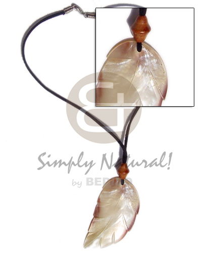 Leather thong leaf shell Shell Necklace