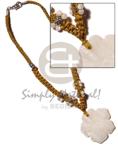 40mm kabibe shell flower  groove,shell & metal beads  in macrame - Shell Necklace