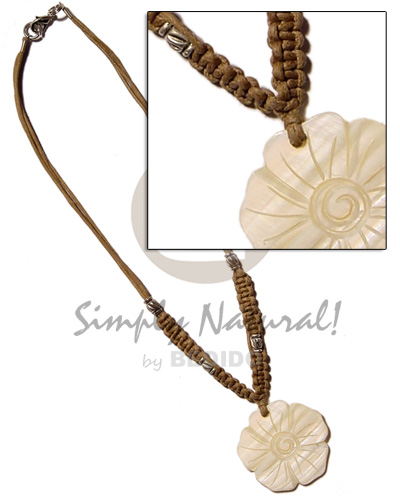 40mm kabibe shell flower  groove& metal beads  in macrame - Shell Necklace
