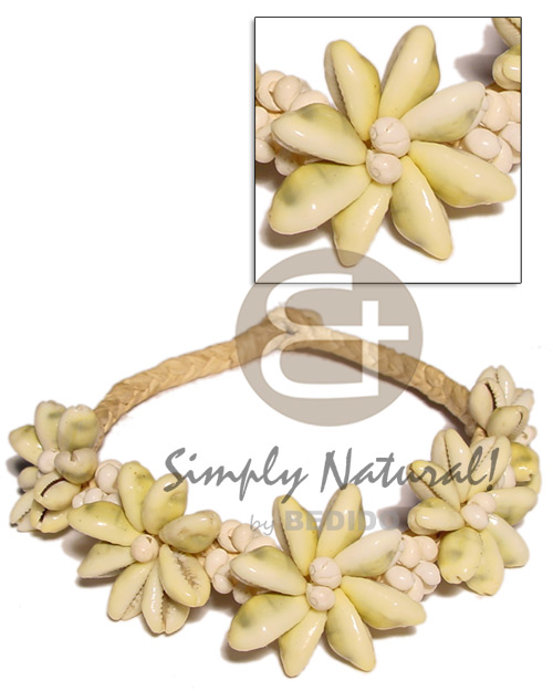 pandan choker  monita shells - Shell Necklace