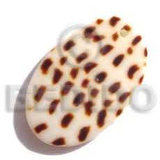 hand made Cunos oval 30 x 20mm Shell Pendant