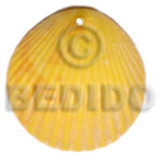 piktin clam dyed in yellow - Shell Pendant
