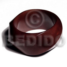 twisted chunky bangle / reddish brown / grained,sanded,stained and coated   clear high gloss protective finish nat. wood bangle / wood tones  ht= 35mm / inner diameter= 65mm  /  15mm thickness - Stained Bangles