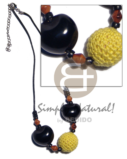 20mm round wood beads in crochet  black kukui nuts/wood beads combination - Teens Necklace