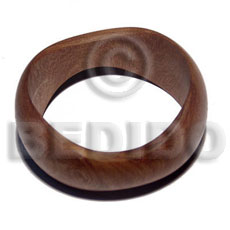 madre de cacao round sloped wood bangle   clear coat finish / ht= 35mm / 65mm inner diameter / thickness= 9mm - Wooden Bangles
