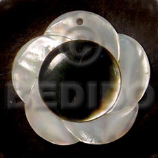 scallop flower hammershell  black tab 40mm - Carved Pendants