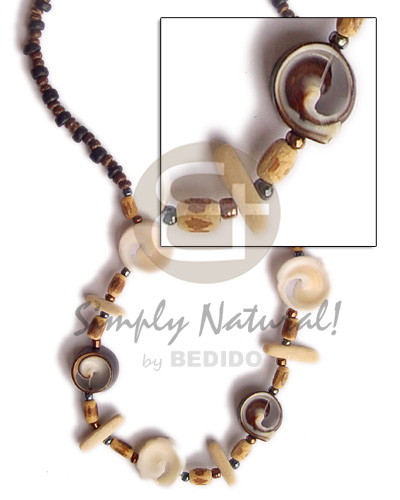 4-5 pukalet black 2-3 pukalet Coco Necklace