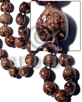 16 pcs. of kukui nuts in high polished paint gloss marbleized brown/beige combination - Kukui Lumbang Nuts Beads