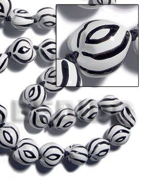 kukui seeds in animal print / zebra / 16 pcs. - Kukui Lumbang Nuts Beads