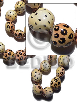 kukui seeds in animal print / leopard / 16 pcs. - Kukui Lumbang Nuts Beads