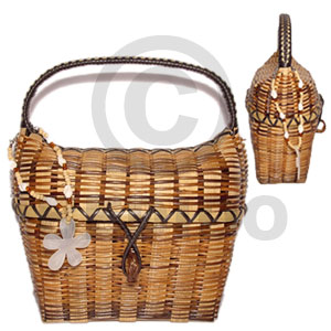nito manicure bag/ small/ 5x2 1/2x 4 1/2 in/ handle 5 in.  dangling hammershell flower & nassa shell - Native Bags
