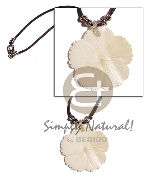 hand made 40mm flower kabibe shell on Necklace with Pendant