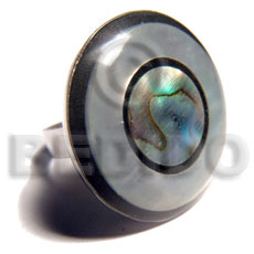 big accent haute hippie round 30mm / adjustable metal ring/  laminated paua shell and hammershell  black resin accent - Rings