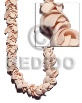 Overlapping curly pink luhuanus Shell Beads