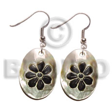 35mm oval blacklip   embossed flower skin - Shell Earrings