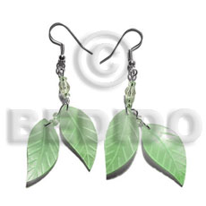 dangling double leaf pastel green hammershell 25mm - Shell Earrings