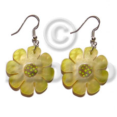 dangling 30mm flower hammershell in graduated yellow   dotted skin nectar - Shell Earrings