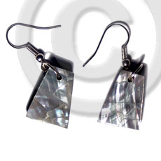 dangling 18mmx14mm pyramid laminated green shell cracking  5mm black resin backing - Shell Earrings