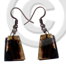 Dangling 18mmx14mm pyramid laminated brownlip Shell Earrings