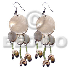 dangling 25mm/10mm round nat. hammershells  glass beads and green everlasting luhuanus - Shell Earrings