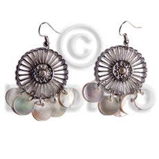 hand made Dangling 10mm round hammershells in Shell Earrings