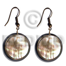 Dangling round laminated brownlip Shell Earrings