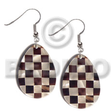 dangling teardrop 40mmx27mm flat resin  laminated checkered blacklip/kabibe shell combination - Shell Earrings