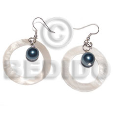 Dangling round kabibe shell Shell Earrings