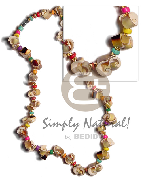 everlasting green luhuanus  multicolored 4-5mm coco Pokalet. combination - Shell Necklace