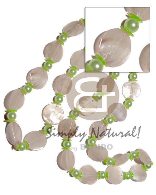 27 pcs. single row 25mm nat. white round hammershells  lime green pearl beads and accent / 38in - Shell Necklace