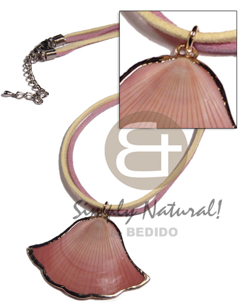 light pink and yellow leather thong w / amosiom shell pendant (approx.  35mm - varying natural sizes ) molten gold metal series /  attached jump rings / electroplated / se-57 / 16in - Shell Necklace