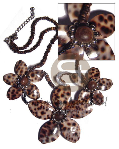 2-3mm coco Pokalet nat brown  3 pcs. cowrie tiger flower shells  ( leaf sizes - 5 pcs. 32mmx22mm/big flower / 10 pcs. 23mmx15mm /small flowers / 16in - Shell Necklace
